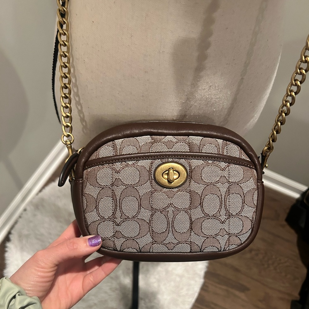 ✨Coach (NWT) Small Camera Bag In Signature Jacquard With Quilting✨ - Picture 4 of 13